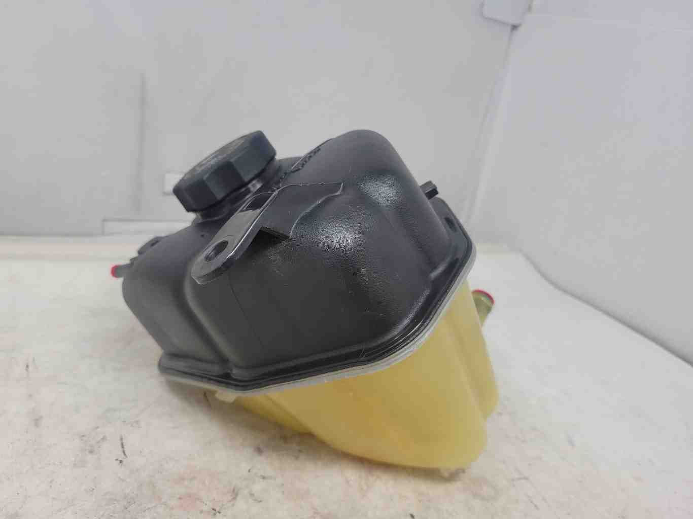 2010 CTS COOLANT OVERFLOW RESERVOIR TANK BOTT 2106 - image 4