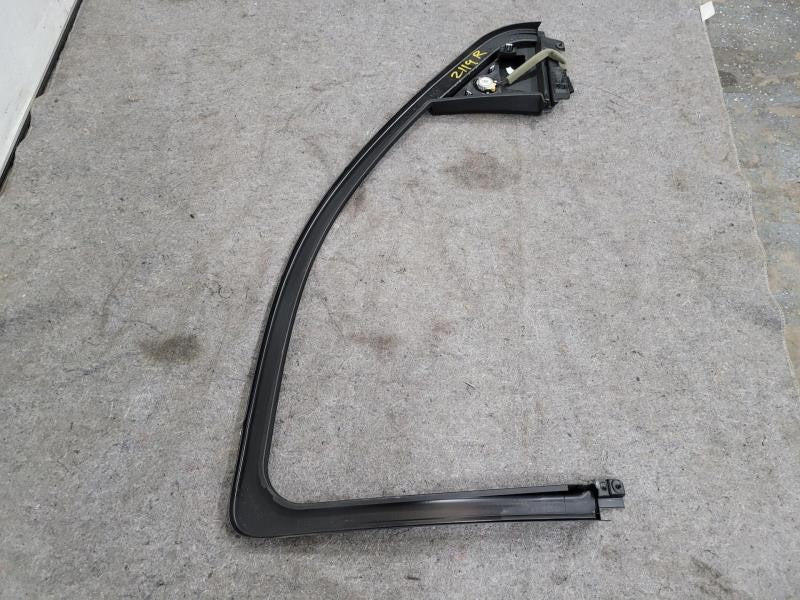 2018 ESCALAESV RH FRONT DOOR PANEL UPPER TRIM, BLAC 222 - image 2
