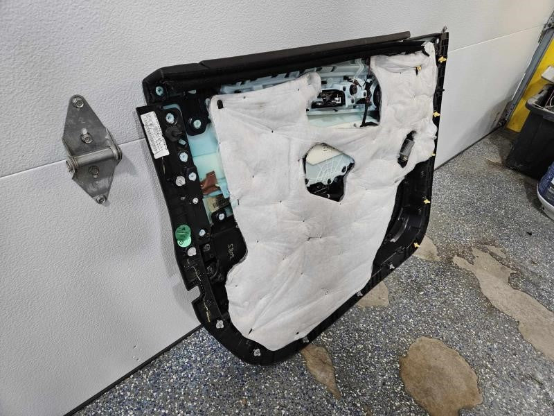 2015 ESCALAESV RH PASSENGER FRONT DOOR PANEL TRIM V 223 - image 7
