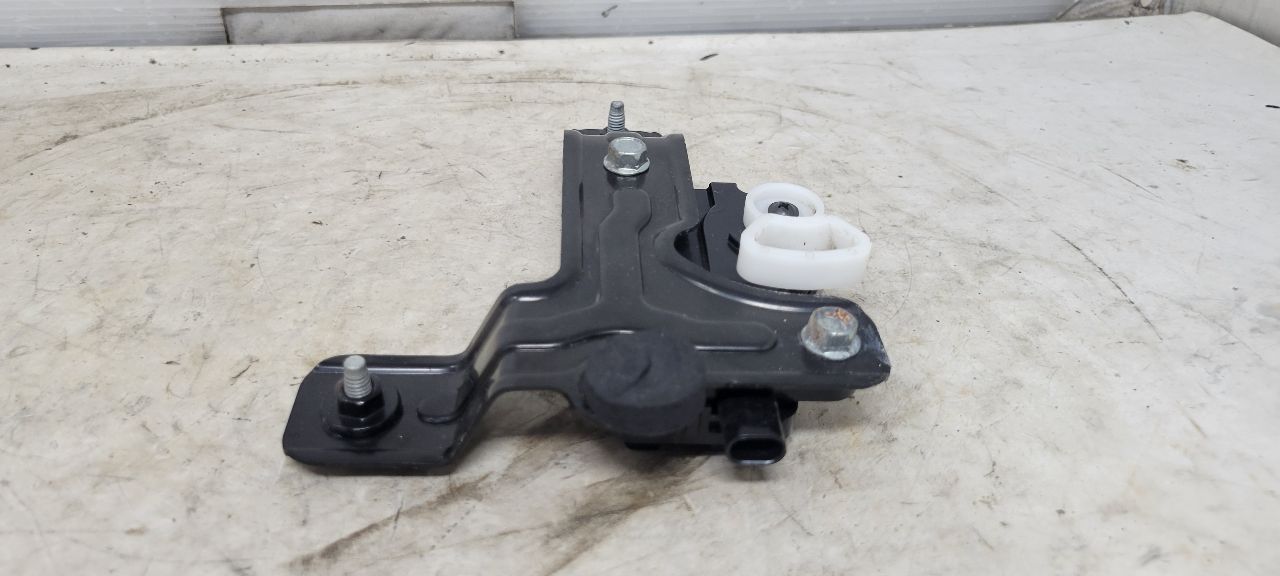 2017 SILVRDO15 OEM TAILGATE LOCK ACTUATOR 84374353 23609 - image 1