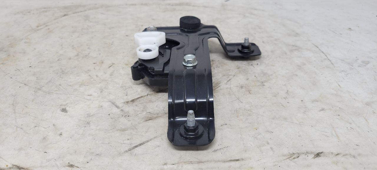 2017 SILVRDO15 OEM TAILGATE LOCK ACTUATOR 84374353 23609 - image 9