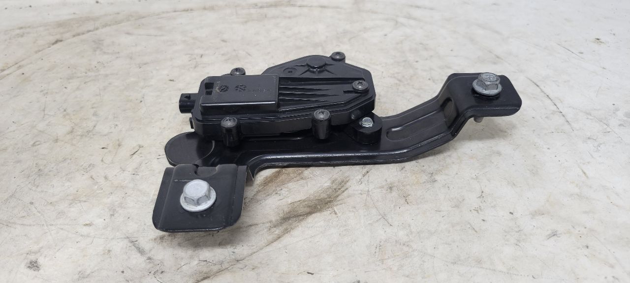 2017 SILVRDO15 OEM TAILGATE LOCK ACTUATOR 84374353 23609 - image 3