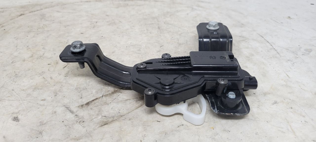 2017 SILVRDO15 OEM TAILGATE LOCK ACTUATOR 84374353 23609 - image 5