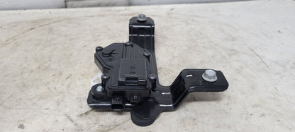 2017 SILVRDO15 OEM TAILGATE LOCK ACTUATOR 84374353 23609 - image 6