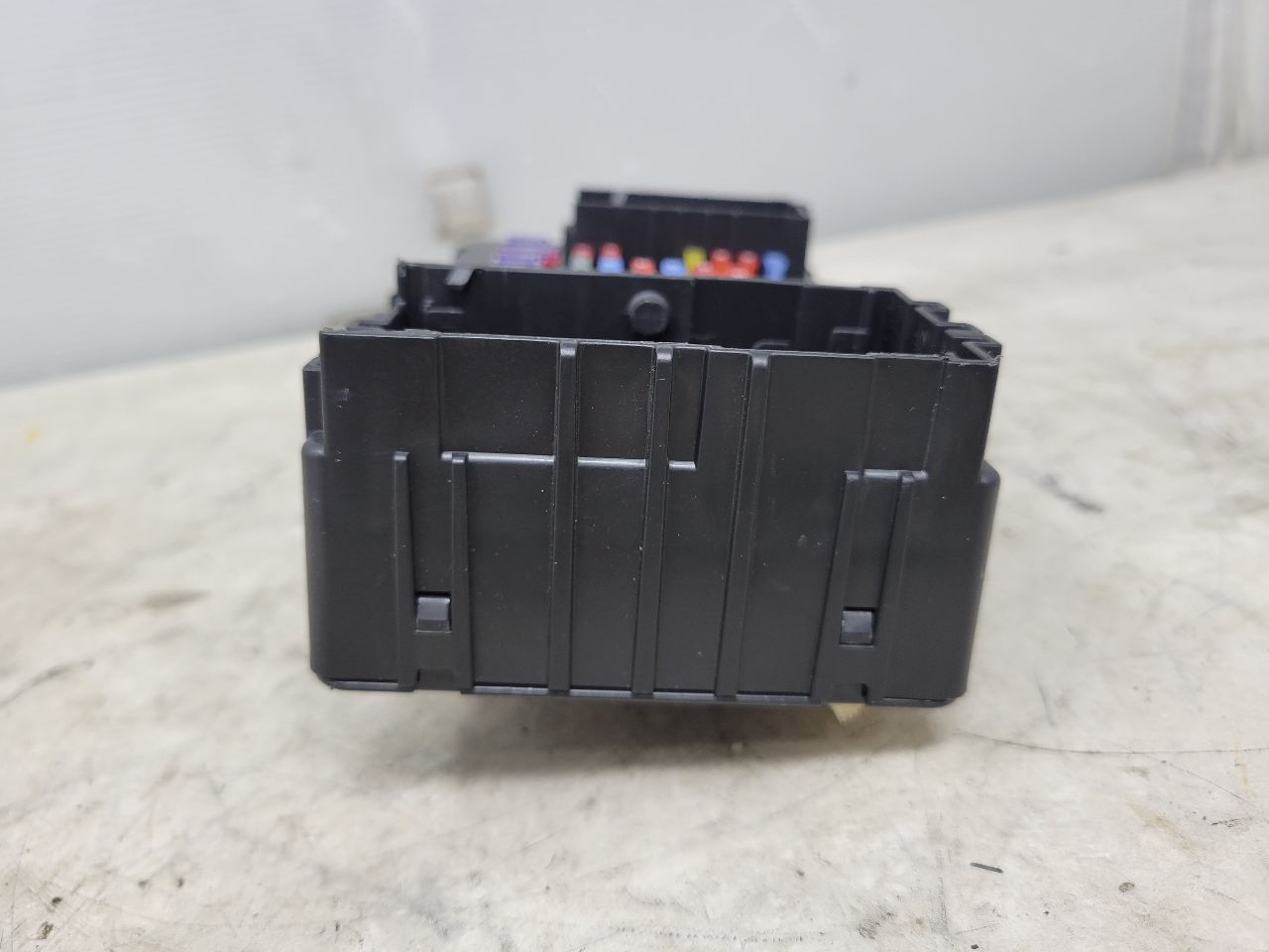 2017 SILVRDO15 LH DASH FUSE BOX 23459422 23620 - image 3