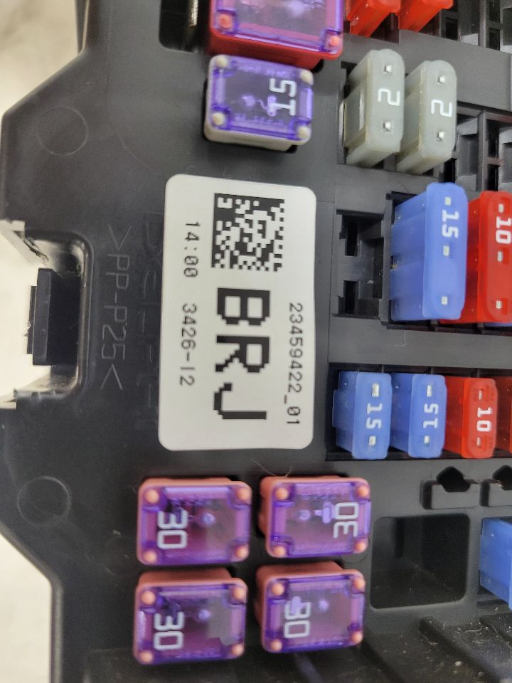 2017 SILVRDO15 LH DASH FUSE BOX 23459422 23620 - image 8