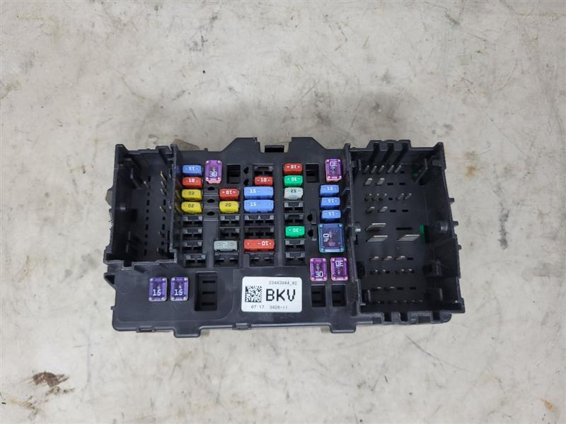 2017 SILVRDO15 RH DASH FUSE BOX 23443944 23621 - image 1