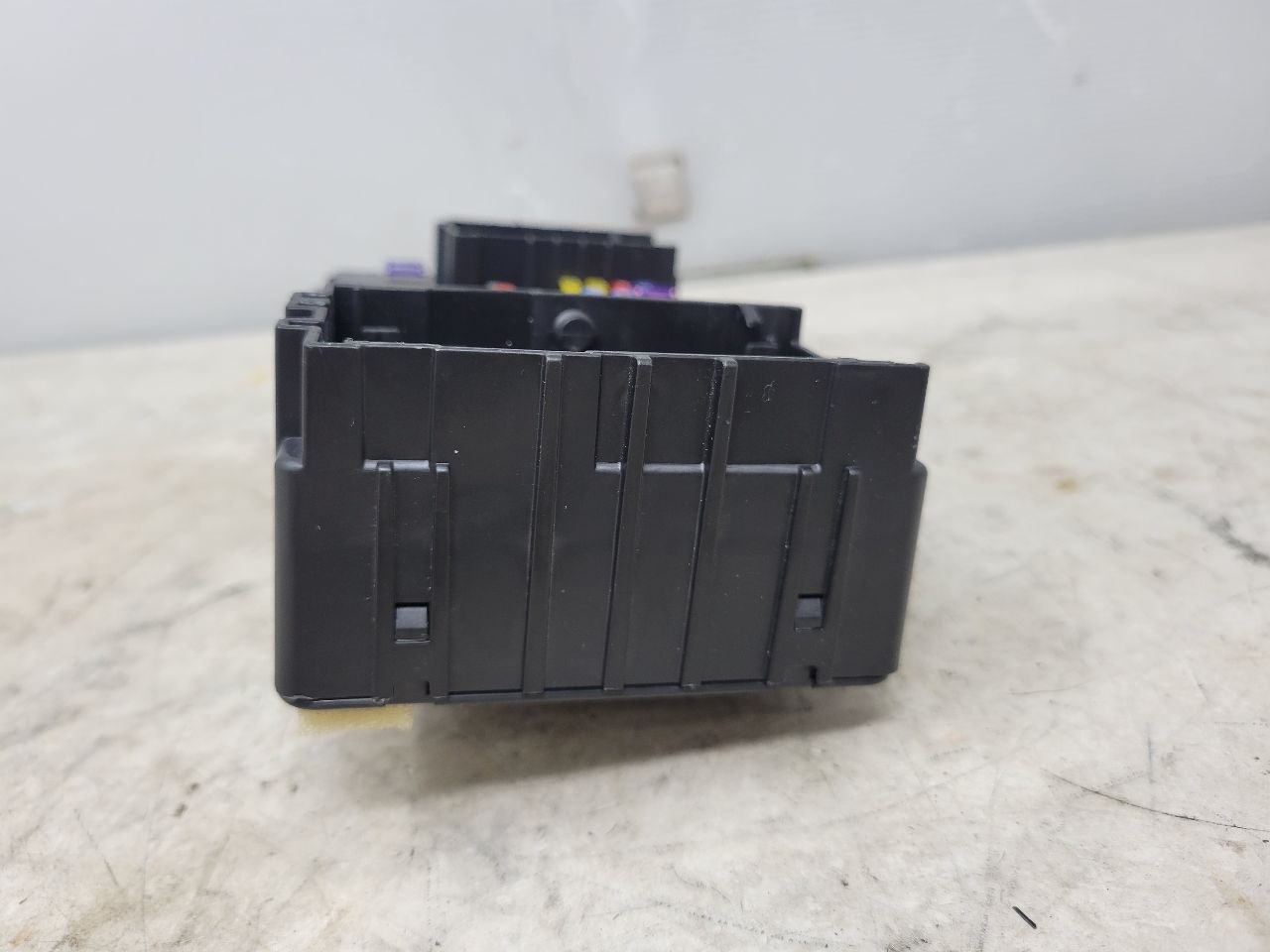 2017 SILVRDO15 RH DASH FUSE BOX 23443944 23621 - image 3