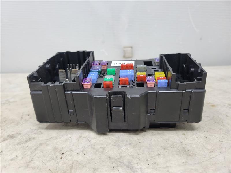 2017 SILVRDO15 RH DASH FUSE BOX 23443944 23621 - image 4
