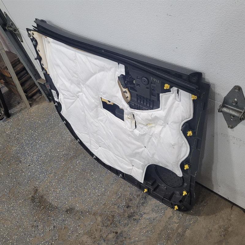 2018 SIERDEN15 RH CREW CAR DENALI REAR DOOR TRIM 23744 - image 5