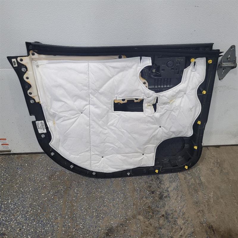 2018 SIERDEN15 RH CREW CAR DENALI REAR DOOR TRIM 23744 - image 7