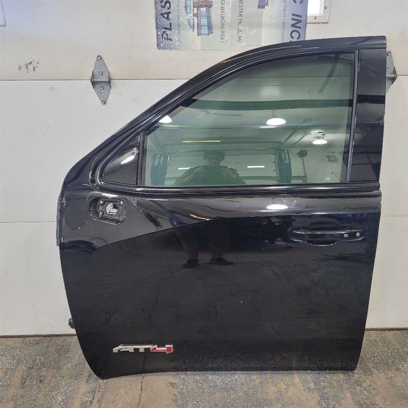 2020 SIERRA150 LH FRONT DOOR BLACK 6L2.5 EDGE DENTS 23768 - image 1