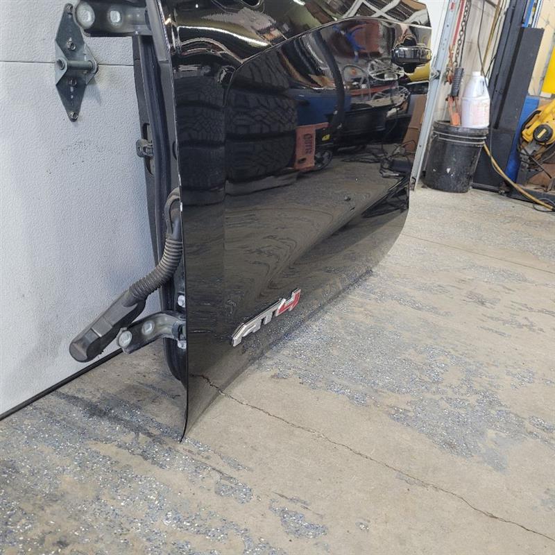 2020 SIERRA150 LH FRONT DOOR BLACK 6L2.5 EDGE DENTS 23768 - image 4