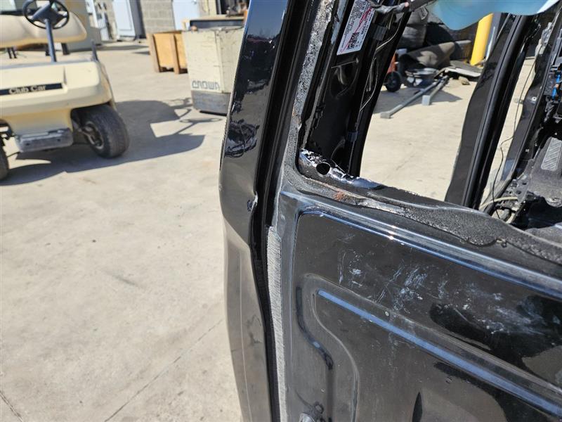 2020 SIERRA BLACK CAB MINOR DENTS NO FRONT RAILS 23787 - image 1