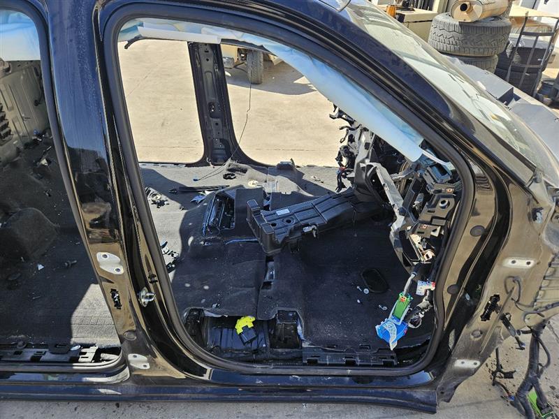 2020 SIERRA BLACK CAB MINOR DENTS NO FRONT RAILS 23787 - image 9