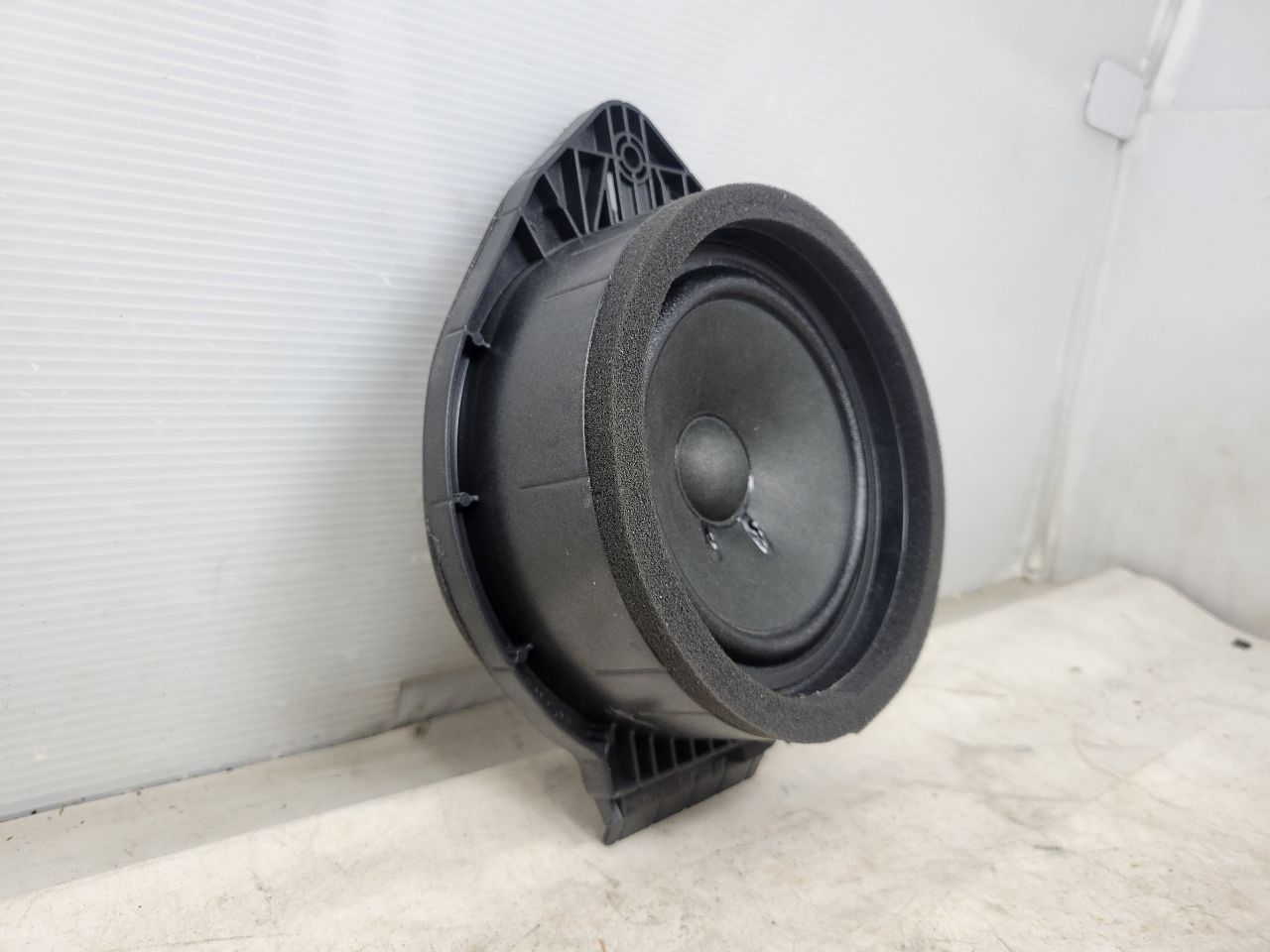 2020 SIERRA150 REAR DOOR BOSE SPEAKER 84709306 23820 - image 3