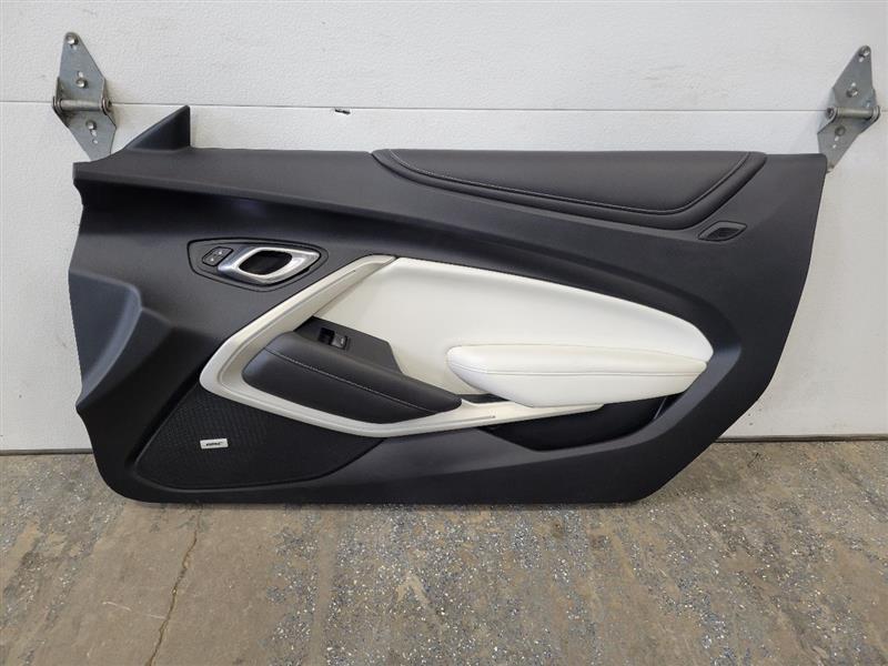 2016 CAMARO RH PASSENGER DOOR TRIM PANEL WHITE 23902 - image 1