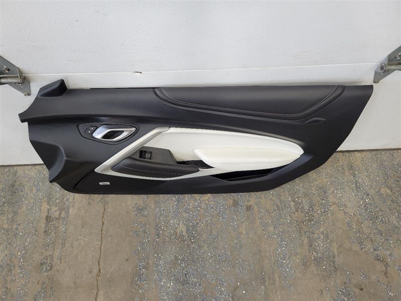 2016 CAMARO RH PASSENGER DOOR TRIM PANEL WHITE 23902 - image 2