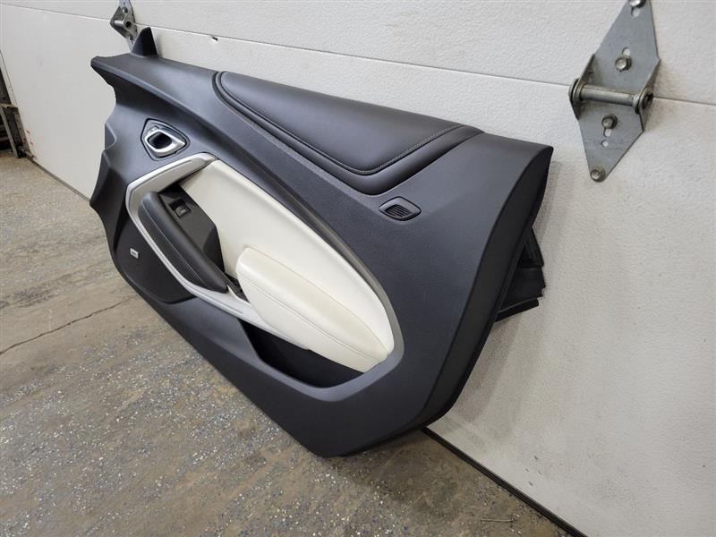 2016 CAMARO RH PASSENGER DOOR TRIM PANEL WHITE 23902 - image 4