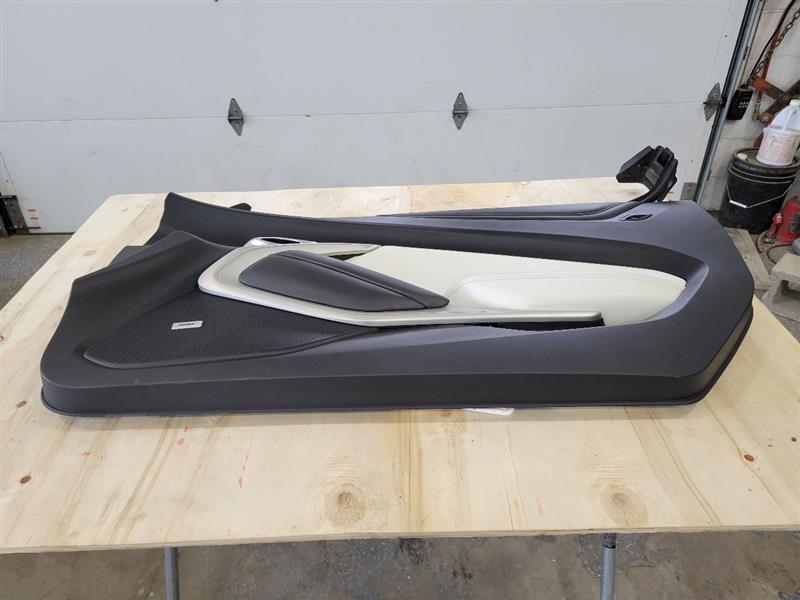 2016 CAMARO RH PASSENGER DOOR TRIM PANEL WHITE 23902 - image 5