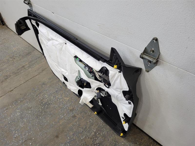 2016 CAMARO RH PASSENGER DOOR TRIM PANEL WHITE 23902 - image 7
