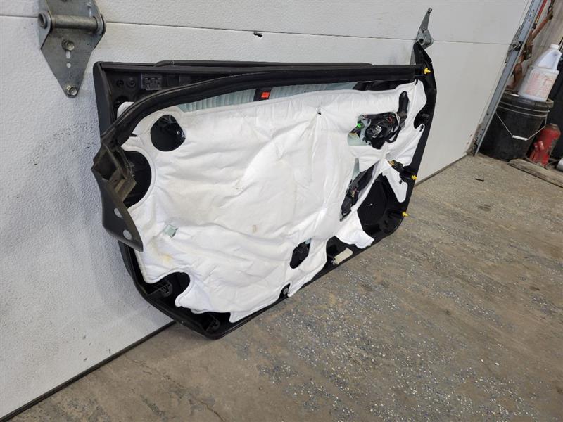 2016 CAMARO RH PASSENGER DOOR TRIM PANEL WHITE 23902 - image 9