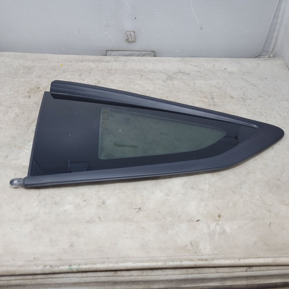 2018 CAMARO RH PASSENGER QUARTER GLASS 30% TINT 24046 - image 7