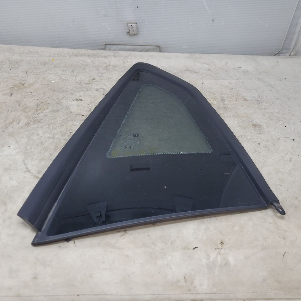 2018 CAMARO RH PASSENGER QUARTER GLASS 30% TINT 24046 - image 3