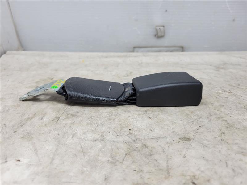 2018 CAMARO REAR SEAT BELT BUCKLE FITS LH OR RH 24111 - image 2
