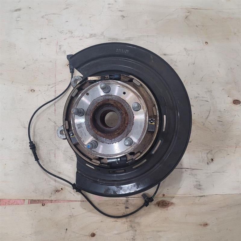 2018 CAMARO RH REAR SS 1LE SPINDLE & HUB 24140 - image 1