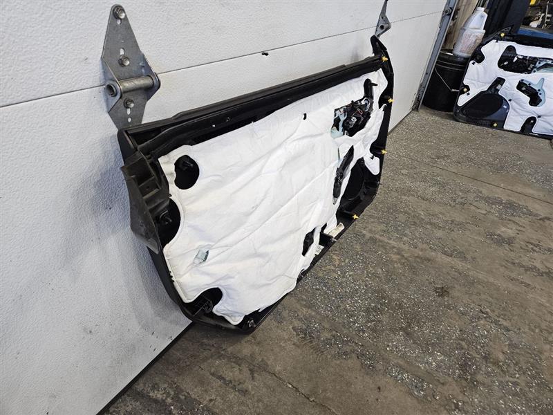 2018 CAMARO RH PASSENGER FRONT DOOR PANEL BLACK 24161 - image 7