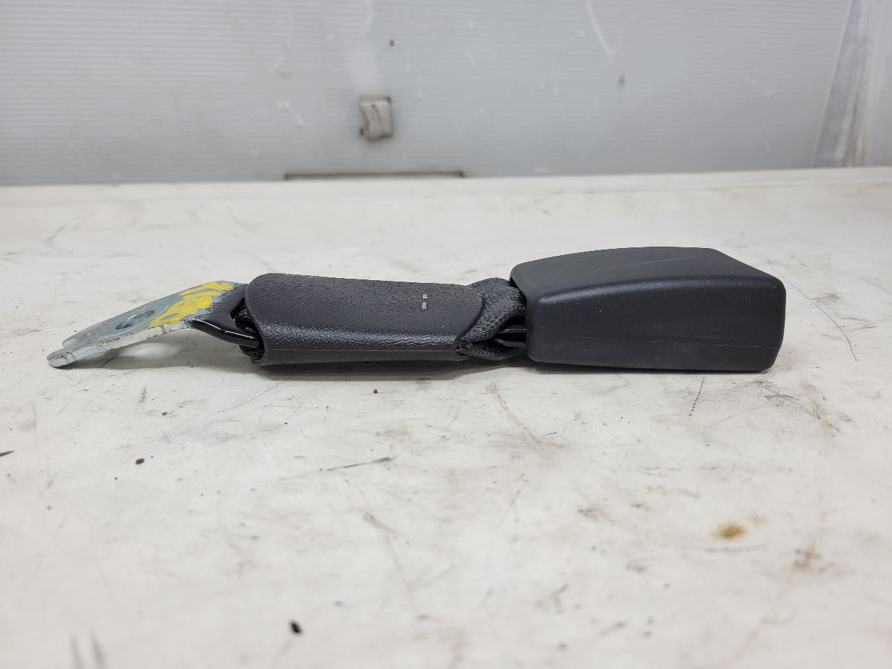 2018 CAMARO REAR SEAT BELT BUCKLE 84002412 LH RH 24174 - image 2
