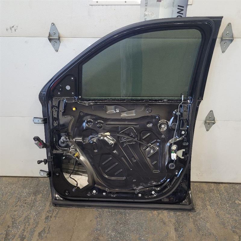 2017 ESCALADE RH FRONT DOOR BLACK (GBA/8555) 000 24235 - image 5