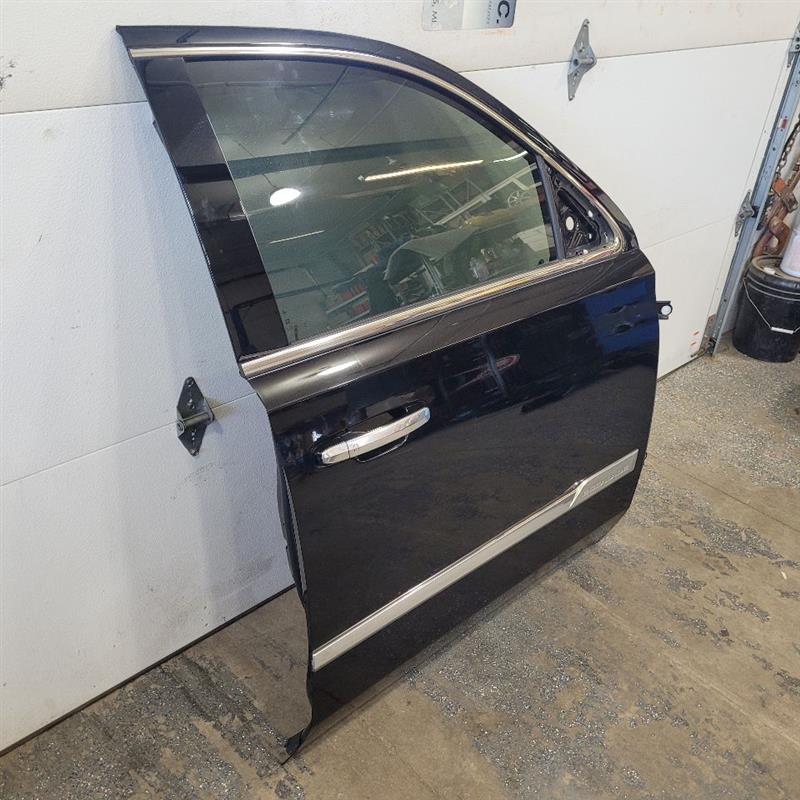 2017 ESCALADE RH FRONT DOOR BLACK (GBA/8555) 000 24235 - image 3