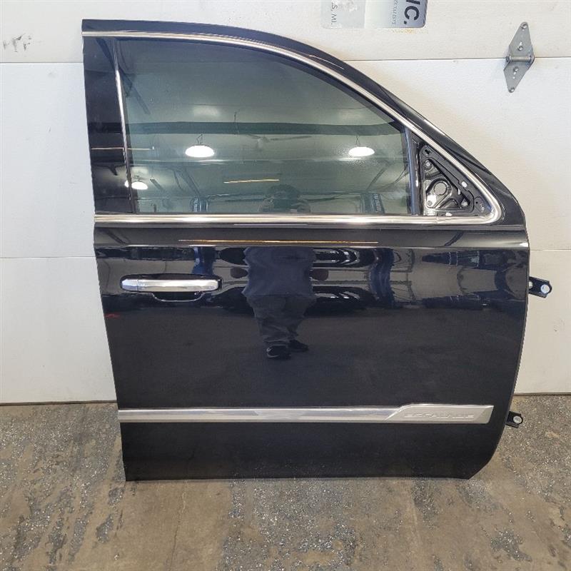 2017 ESCALADE RH FRONT DOOR BLACK (GBA/8555) 000 24235 - image 1