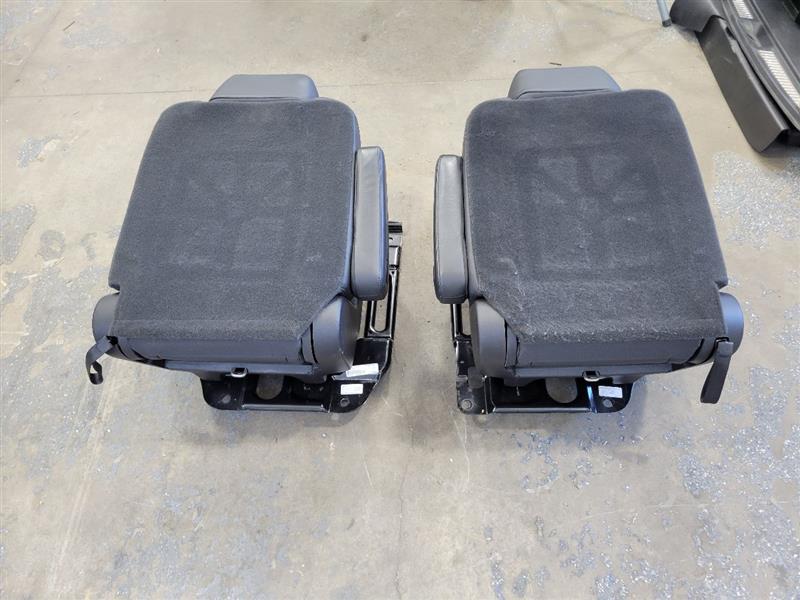2017 ESCALADE 2ND ROW BUCKET BLACK LEATHER SEATS 24240 - image 13