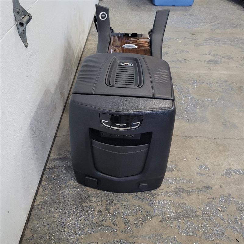 2017 ESCALADE FRONT CENTER CONSOLE W/ENTERTAINMENT 24241 - image 4