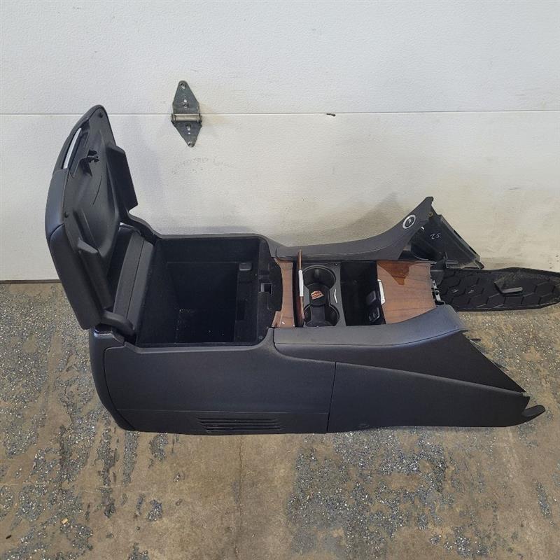 2017 ESCALADE FRONT CENTER CONSOLE W/ENTERTAINMENT 24241 - image 5