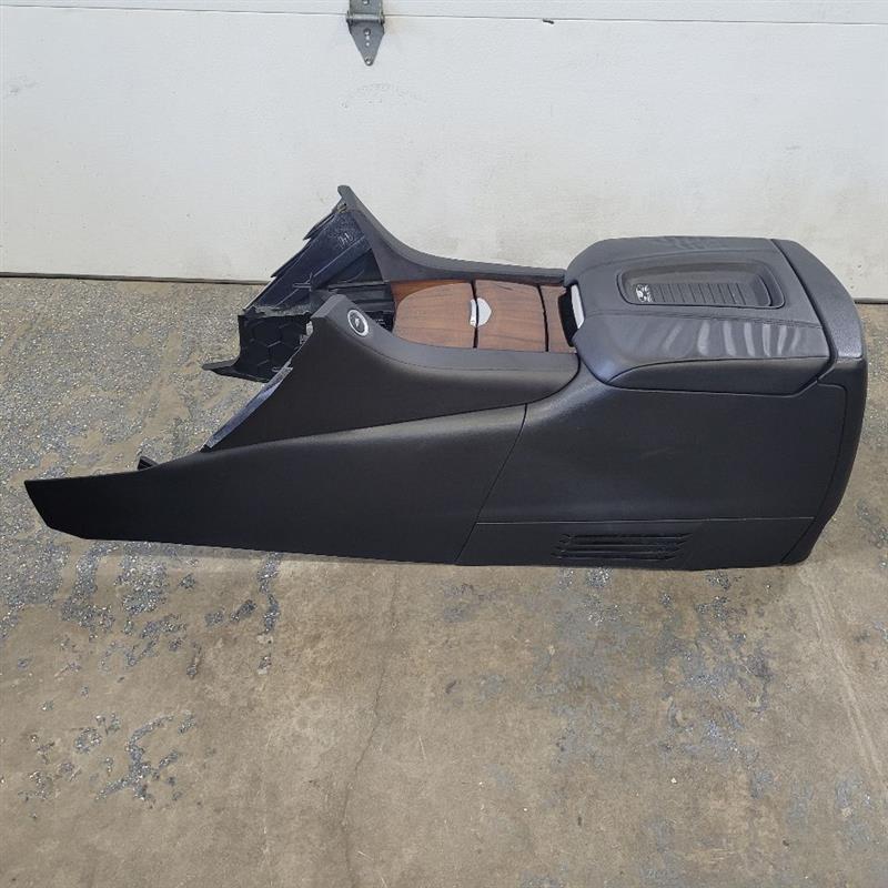2017 ESCALADE FRONT CENTER CONSOLE W/ENTERTAINMENT 24241 - image 8