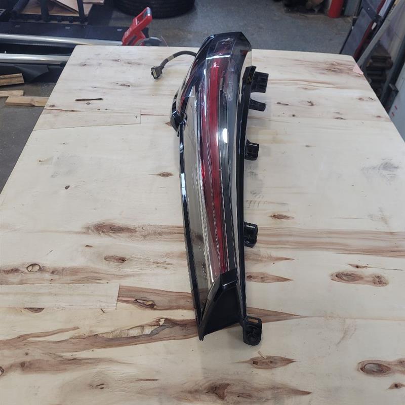 2017 ESCALADE OEM PASSENGER TAIL LIGHT 24242 - image 2
