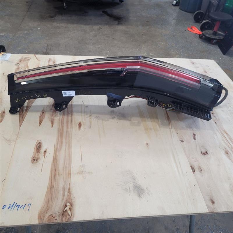 2017 ESCALADE OEM PASSENGER TAIL LIGHT 24242 - image 3