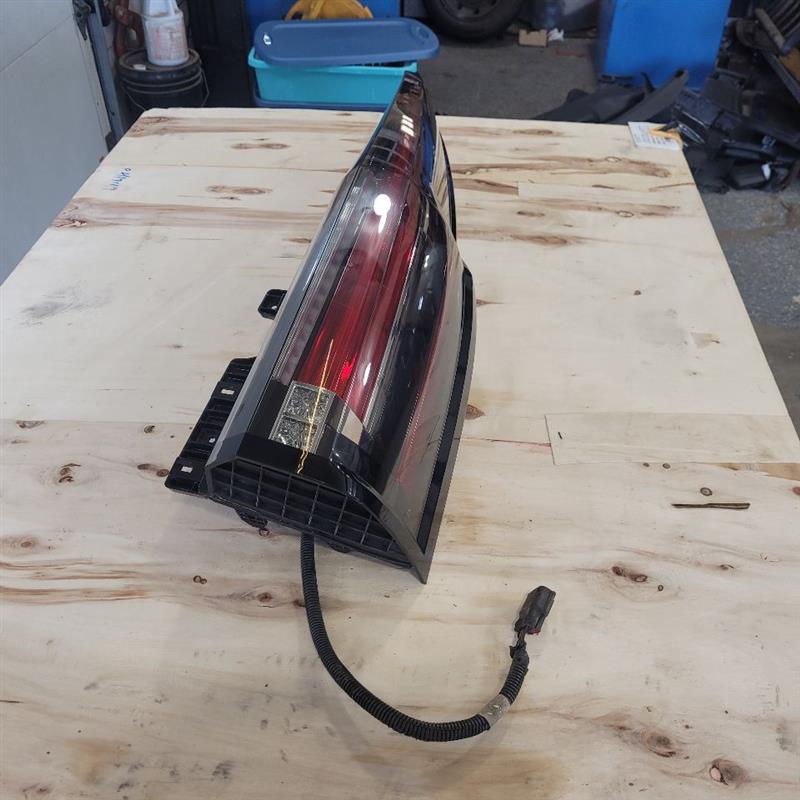 2017 ESCALADE OEM PASSENGER TAIL LIGHT 24242 - image 4