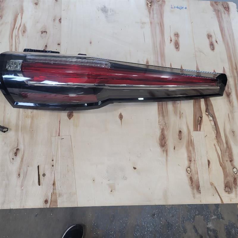 2017 ESCALADE OEM PASSENGER TAIL LIGHT 24242 - image 5