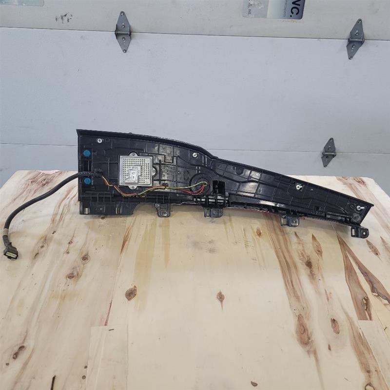 2017 ESCALADE OEM PASSENGER TAIL LIGHT 24242 - image 6
