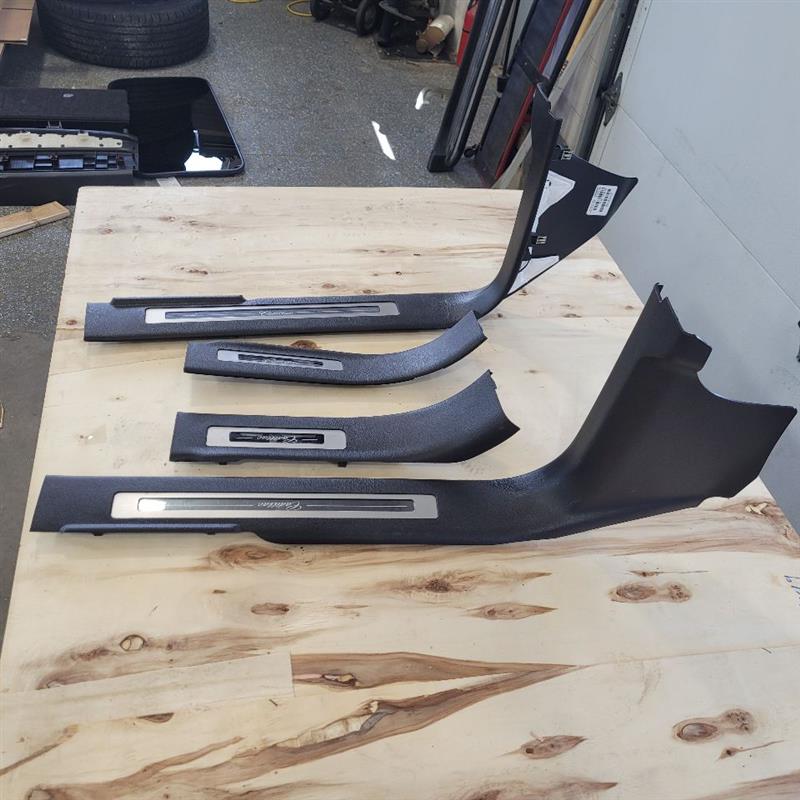 2017 ESCALADE FRONT & REAR ILLUMINATED SILL TRIM 24273 - image 5