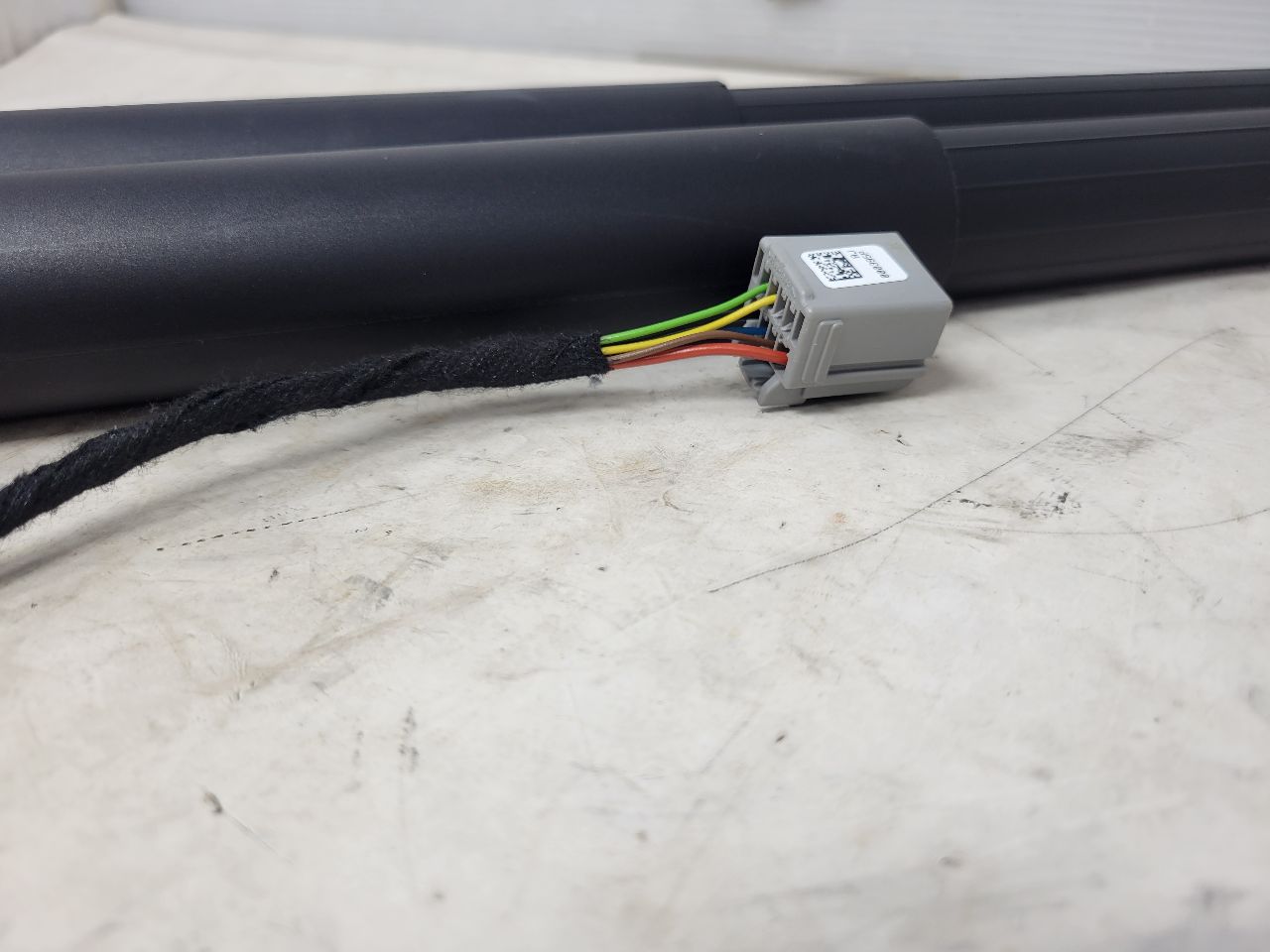 2017 ESCALADE POWER LIFTGATE STRUTS ONLY PAIR 24303 - image 5