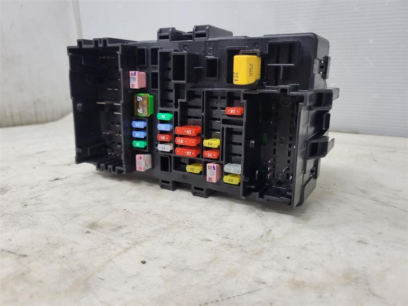 2017 ESCALADE RH DASH FUSE BOX JUNCTION 23418064 24325 - image 3
