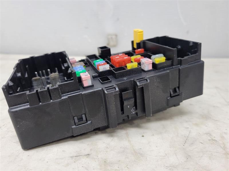 2017 ESCALADE RH DASH FUSE BOX JUNCTION 23418064 24325 - image 4