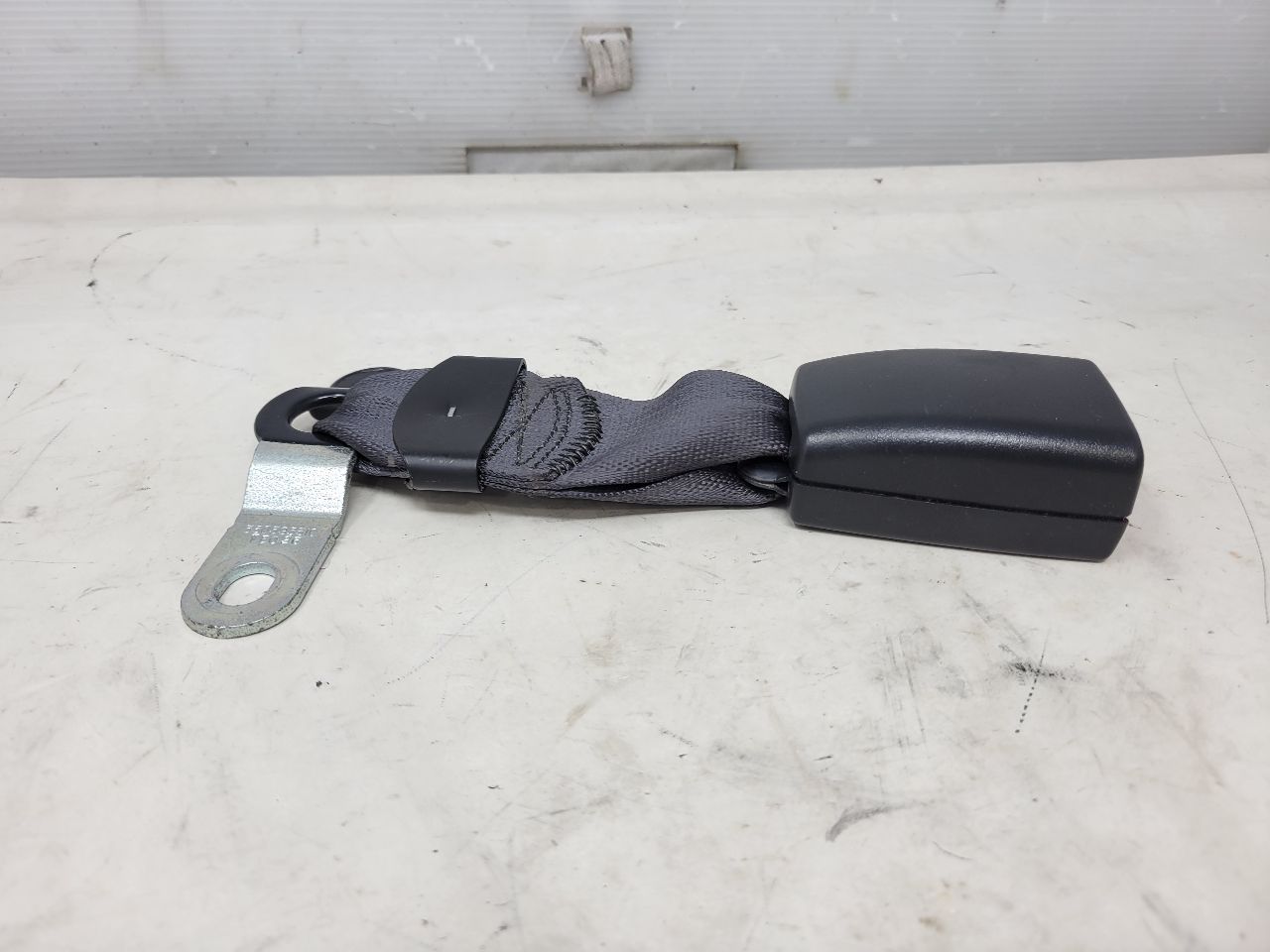 2008 YUKONXL15 RH PASSENGER REAR SEAT BELT BUCKLE 24366 - image 1