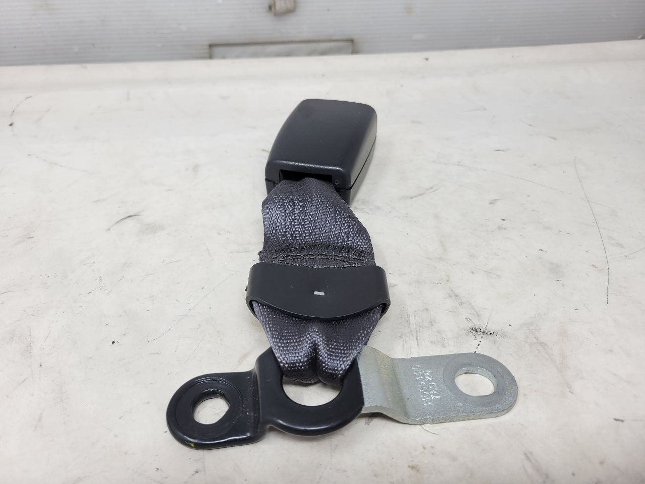 2008 YUKONXL15 RH PASSENGER REAR SEAT BELT BUCKLE 24366 - image 4